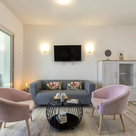 Victoria By Interhome * Budoni